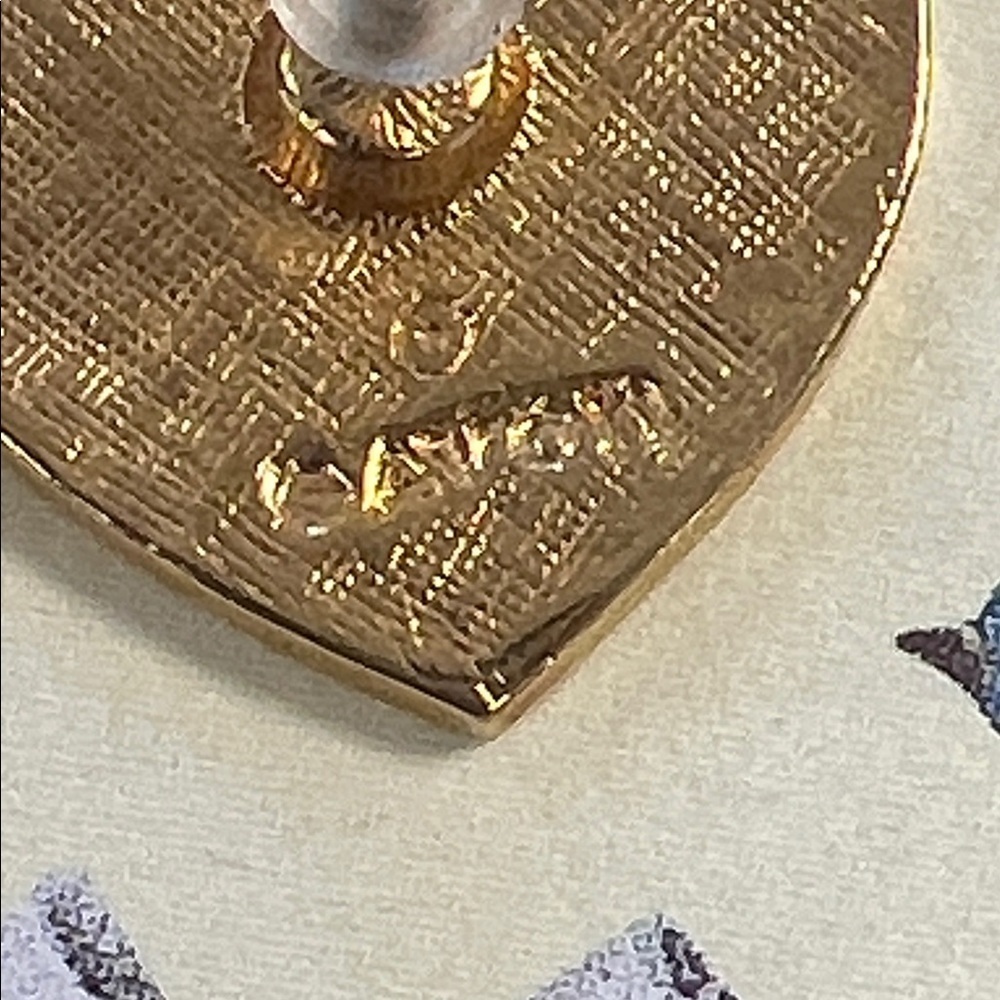 Vintage Heart-Shaped American Flag Earrings - Picture 3 of 3